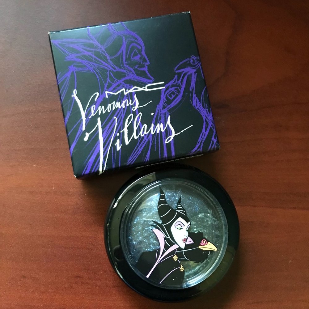 MAC She Who Dares Mineralize Eye Shadow *NIB*
